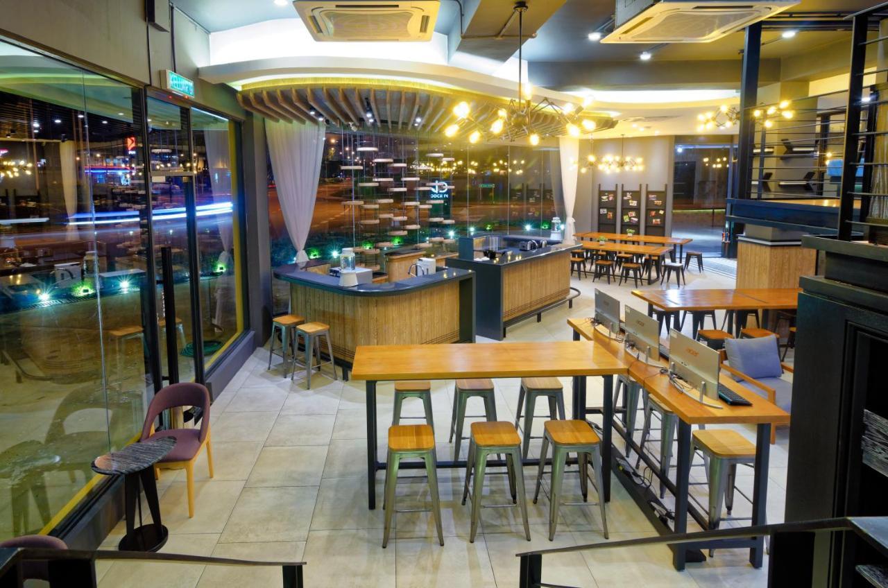 Bulatan Hostel Tanjong Aru Exteriör bild